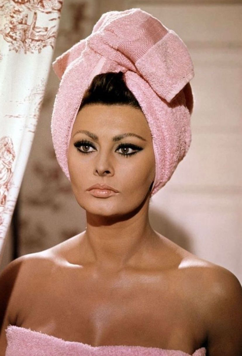 Ce trucuri banale folosește Sophia Loren pentru a-și menține frumușețea. La aproape 90 de ani, actrița a găsit elixirul tinereții