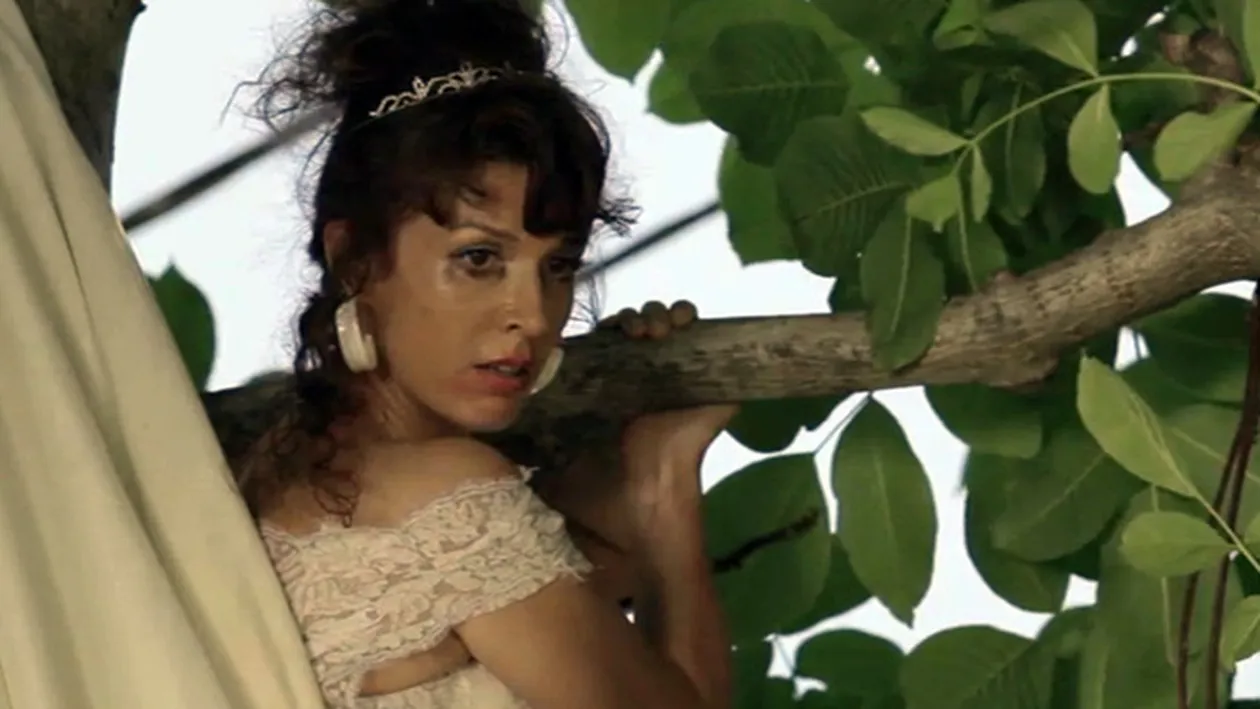 Alina Chivulescu s-a maritat si a stat trei ore in copac - VEZI cum a aratat mireasa