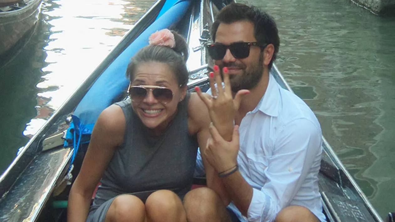 O cunoscută vedetă TV a fost cerută în căsătorie de iubitul ei! Întreaga scenă a avut loc în Veneţia: A fost ca în filme