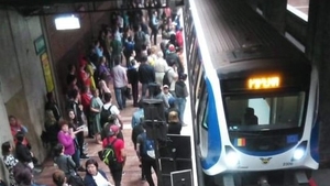 Jale mare în București! "A luat foc, arde!" Se întâmplă chiar acum la metrou