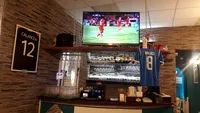 Gică Craioveanu şi-a deschis restaurant în Craiova. Tricourile gloriilor din fotbal sunt emblemele localului