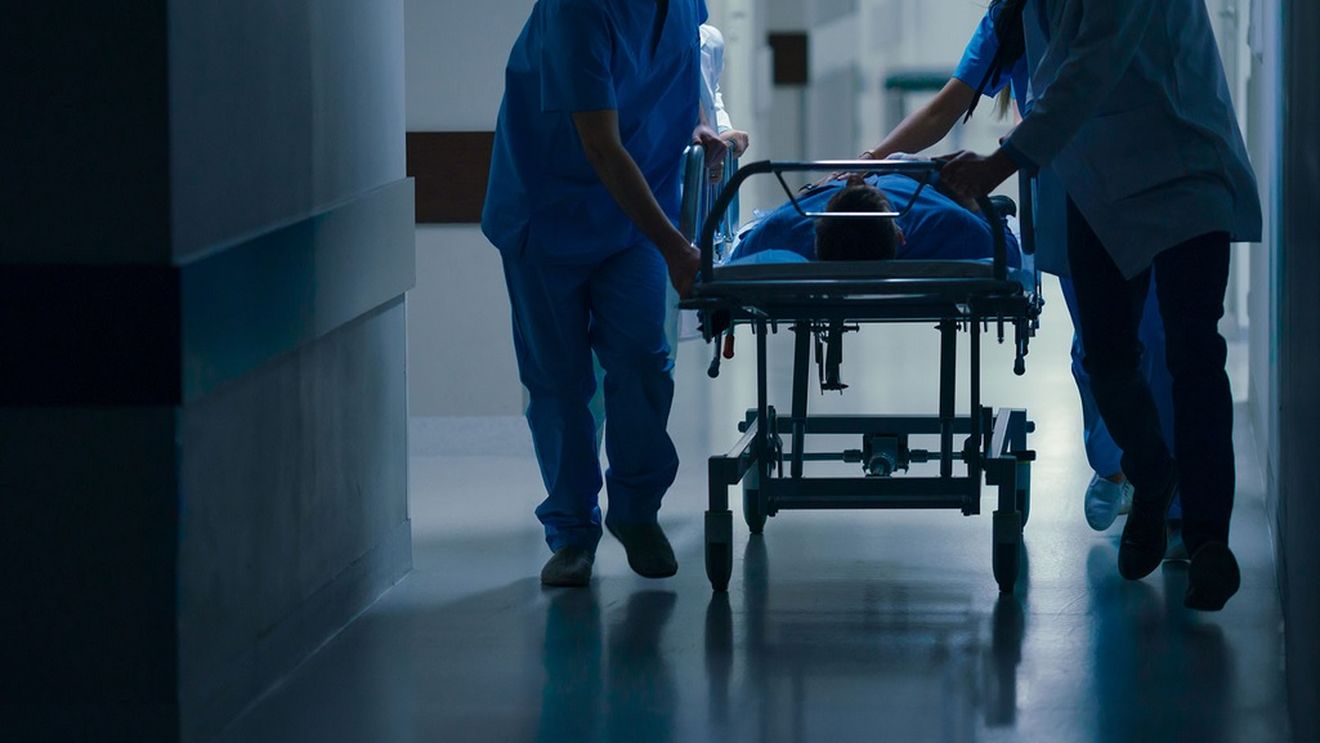 Sondaj îngrijorător. Unul din zece români s-ar trata singur acasă dacă ar avea simptome de COVID-19