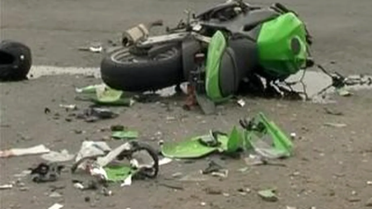 Un motociclist a murit pe DN2 dupa ce a fost lovit violent de o masina si proiectat intr-un alt automobil