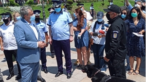 Nu toți angajații MAI îl iubesc pe Marcel Vela! Câinii l-au lătrat la Constanța