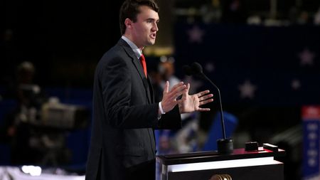 Imagini VIDEO cu asasinul lui Charlie Kirk, publicate de FBI. Detaliul care pur și simplu nu se leagă pentru americani