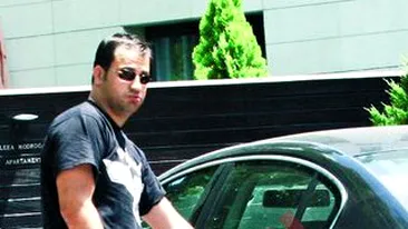 I-a luat zece perechi de dopuri de urechi