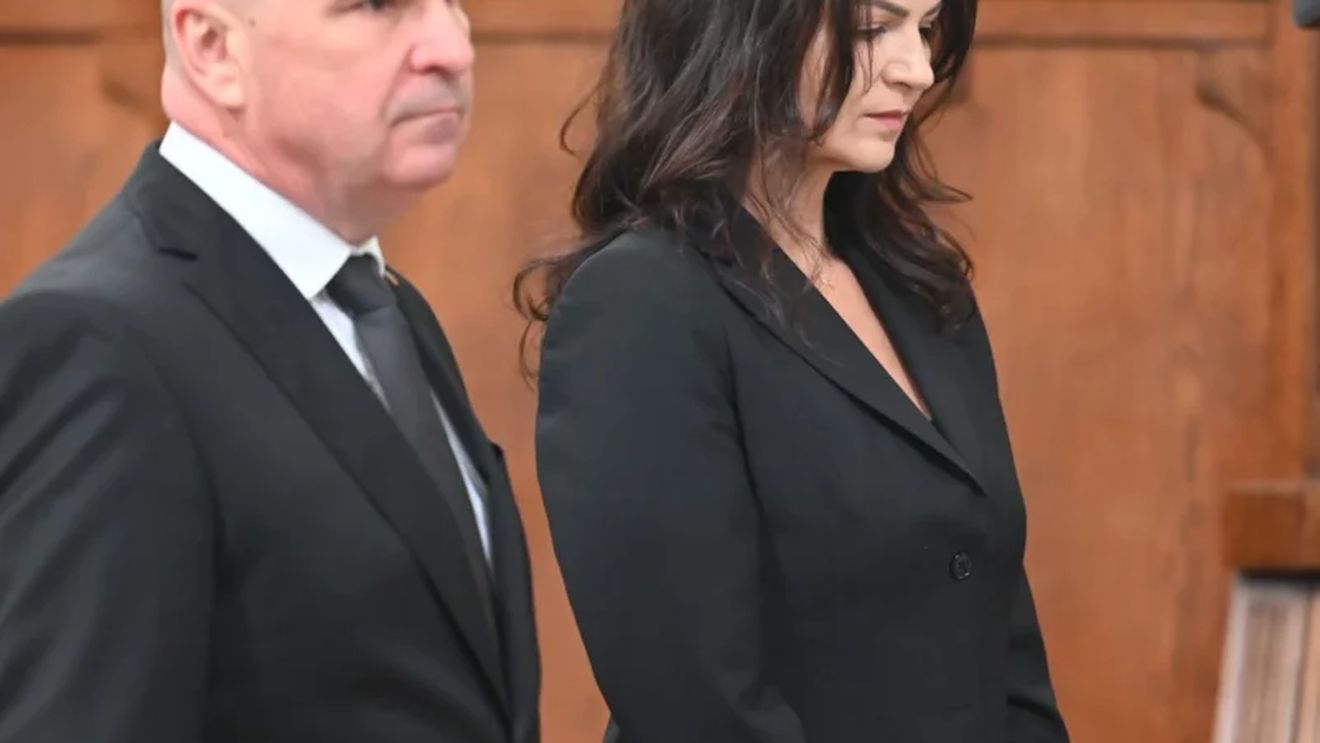 Ce salariu are partenera lui Ilie Bolojan, de fapt. Ioana Fâșie e asistent medical la Spitalul Județean de Urgență Oradea