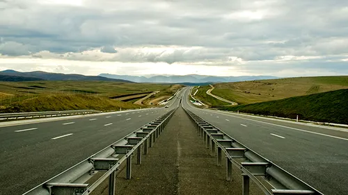 Viteza ameţitoare cu care rula acest tânăr pe Autostrada Transilvania! Poliţistii au avut un şoc