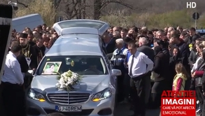 Imaginile durerii! Andreea din Timişoara este înmormântată acum