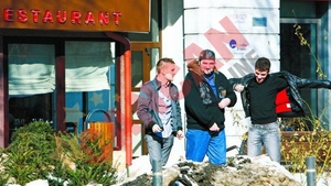 Mitea s-a baricadat in restaurant cu trei prieteni