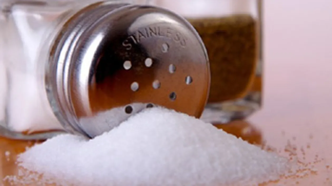 Cantinele studentesti au ramas fara sare! Primaria a folosit-o ca antiderapant!