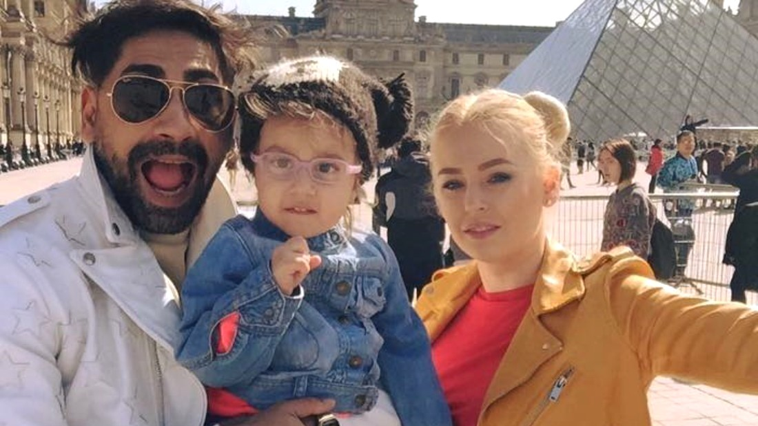Adorabil! Cum s-au fotografiat Misha și fetița ei în prag de sărbători