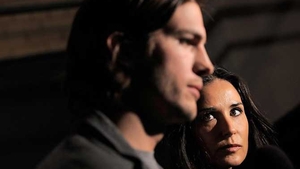 "Demi Moore a fost umilita si vineri a consultat un avocat in legatura cu divortul de Ashton"