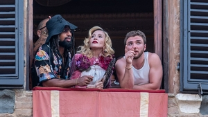 Madonna, aniversare fastuoasă la 67 de ani. Iubitul de 28 de ani a surprins-o cu un tort Labubu URIAȘ!