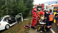 Patru persoane rănite, una în comă, după ce o mașină s-a răsturnat în Prahova