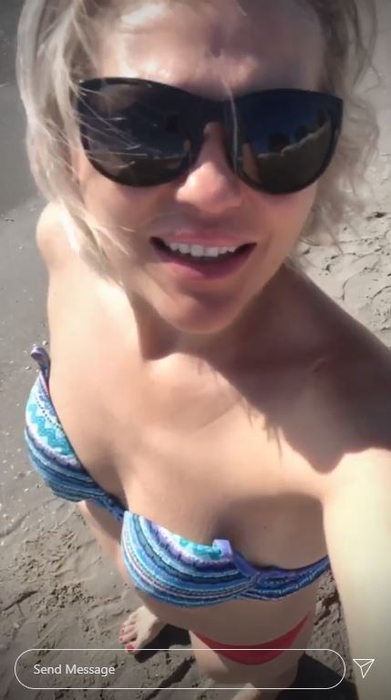 Mirela Vaida, apariție vibrantă pe litoralul românesc. Cum arată în costumul sexy pe care l-a purtat azi la plajă: “Să nu cadă sutienul”