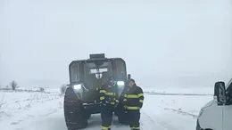 Video / ISU Călărași scoate la intervenție utilajul ucrainean care trece prin zăpadă ca un tanc