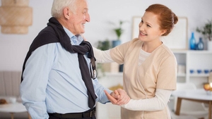 Ce a pățit un pensionar de 85 de ani din Italia, după ce a angajat o badantă româncă mult mai tânără