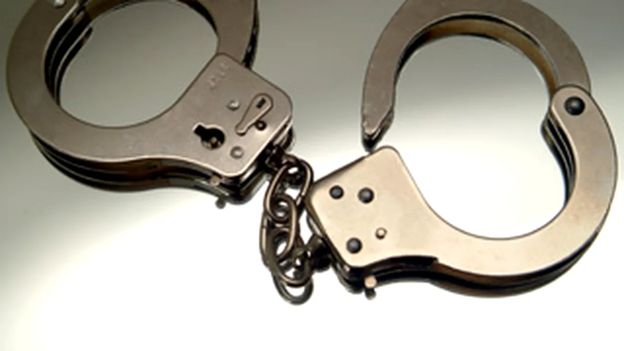 Si-a decapitat tatal cu o drujba!