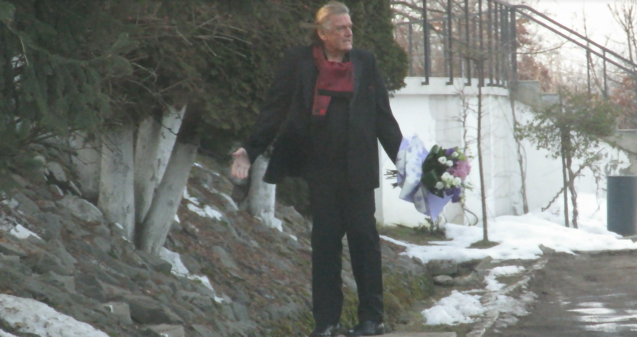 Florin Piersic s-a înfuriat când şi-a dat seama că a uitat cadoul acasă