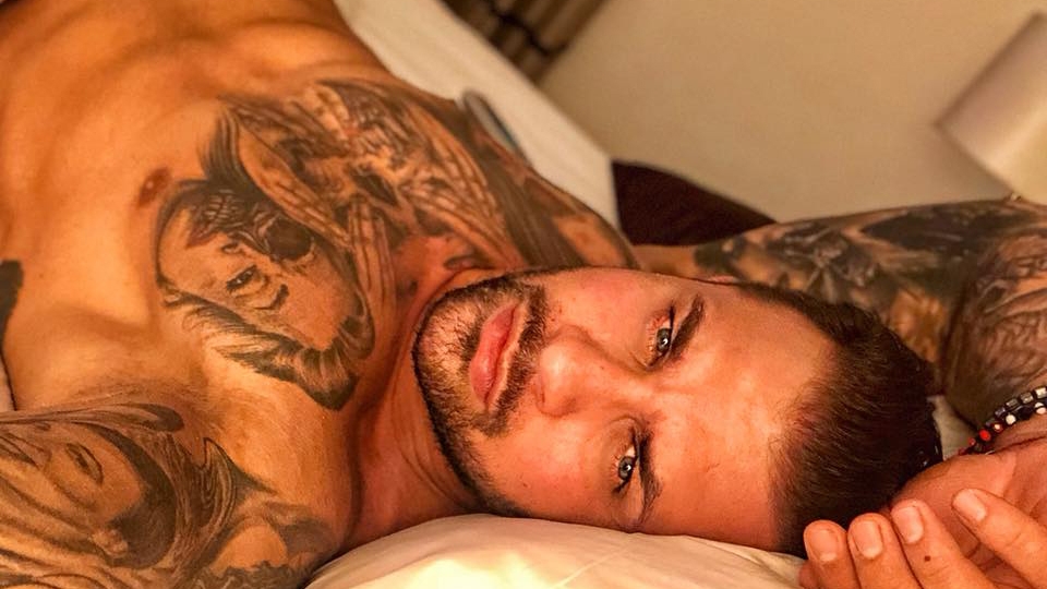 Alex Bodi își face un nou tatuaj după despărțirea de Bianca Drăgușanu