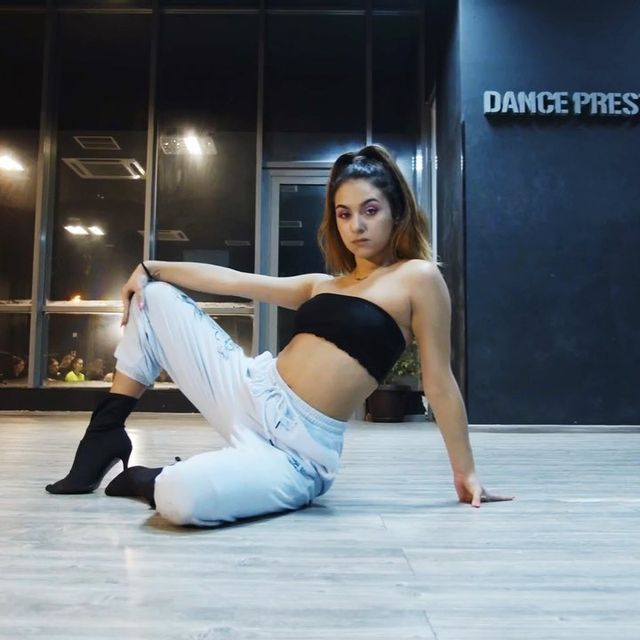 Theodora își surprinde mereu fanii
