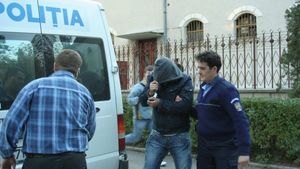 Cluj: Bărbat arestat după ce a convins o fată de 9 ani să îi trimită poze în ipostaze indecente