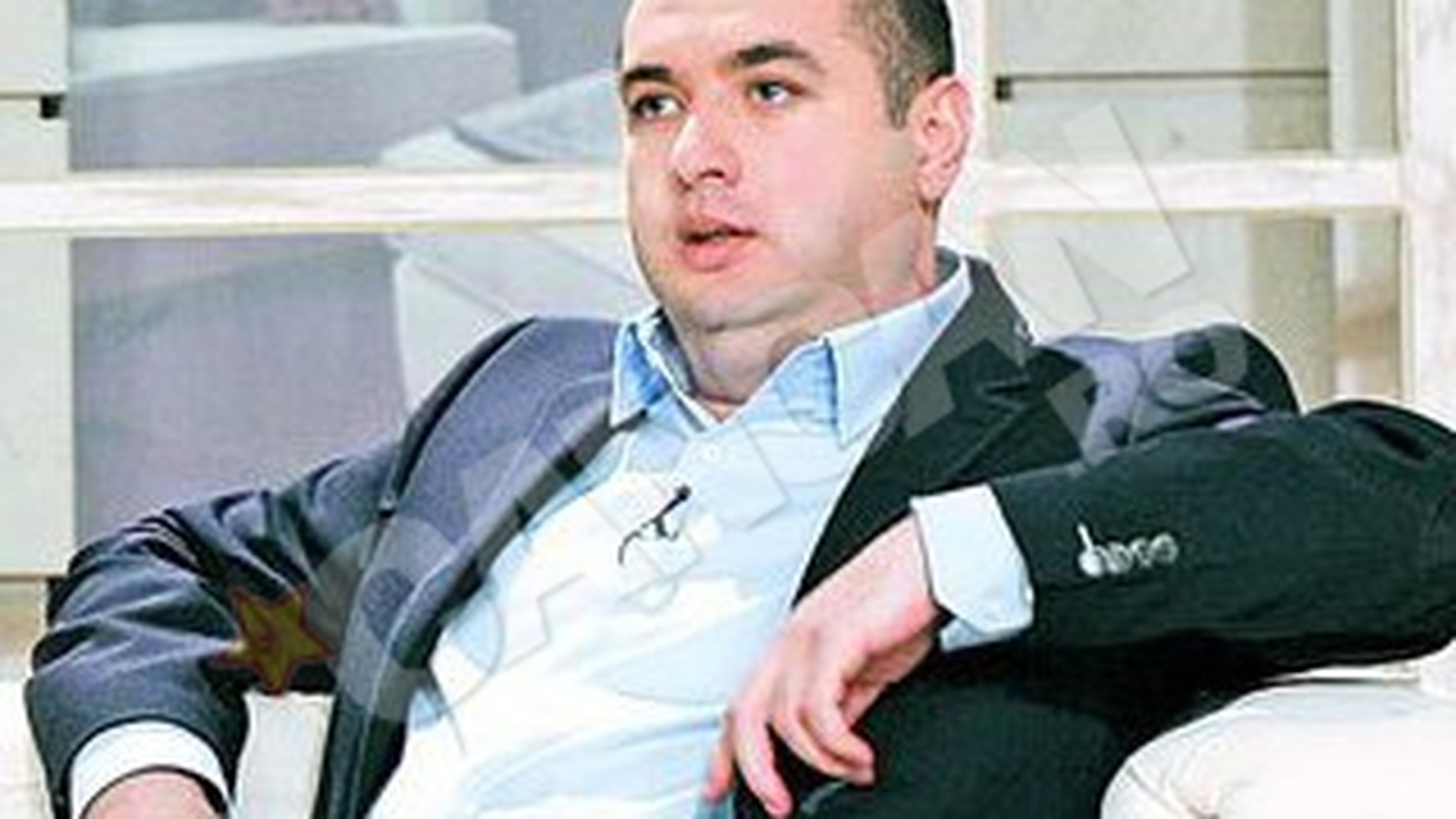 Leo de la Strehaia o duce pe Jasmine in fata Imparatului Iulian: ""Bursucu'" o sa plateasca 500.000 de euro!"