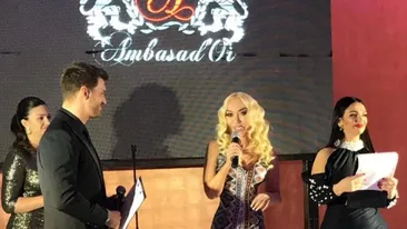 GALERIE FOTO | Diana Bianca arată ca un model! Cea mai sexy femeie de afaceri din București a atras toate privirile, aseară, la un eveniment monden