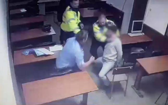 Polițiștii de la Secția 16 care au torturat doi tineri au ajuns în arest