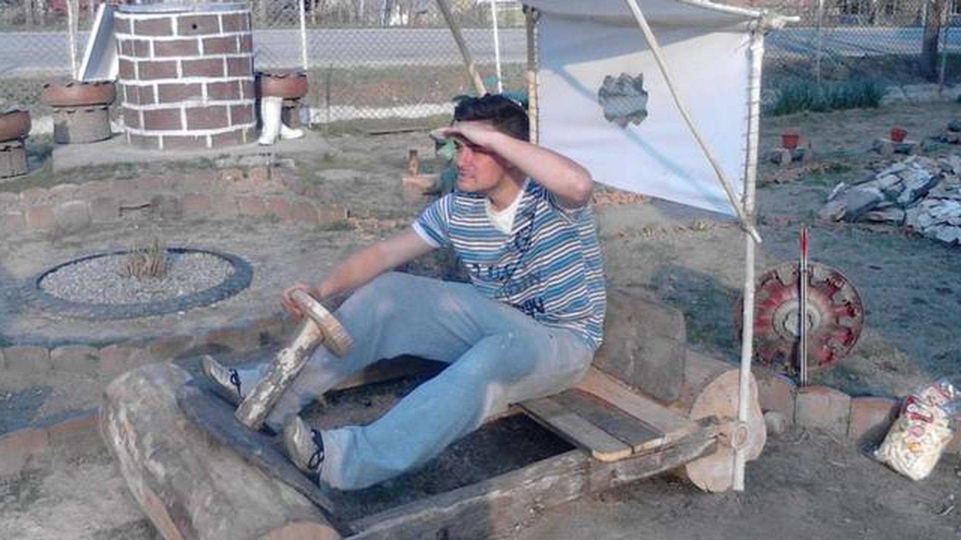 Fred Flinstone de Romania! Stefan Munteanu a construit de le zero masina celebrului personaj de desene animate!