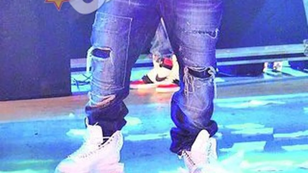 Puya isi drege vocea cu ce prinde, numai alcool sa fie. Din sticla si din pahare, pentru corzile vocale