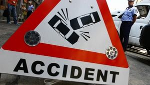 Tragedie la Constanţa: două persoane şi-au pierdut viaţa într-un accident rutier! Maşina în care se aflau s-a izbit într-un copac