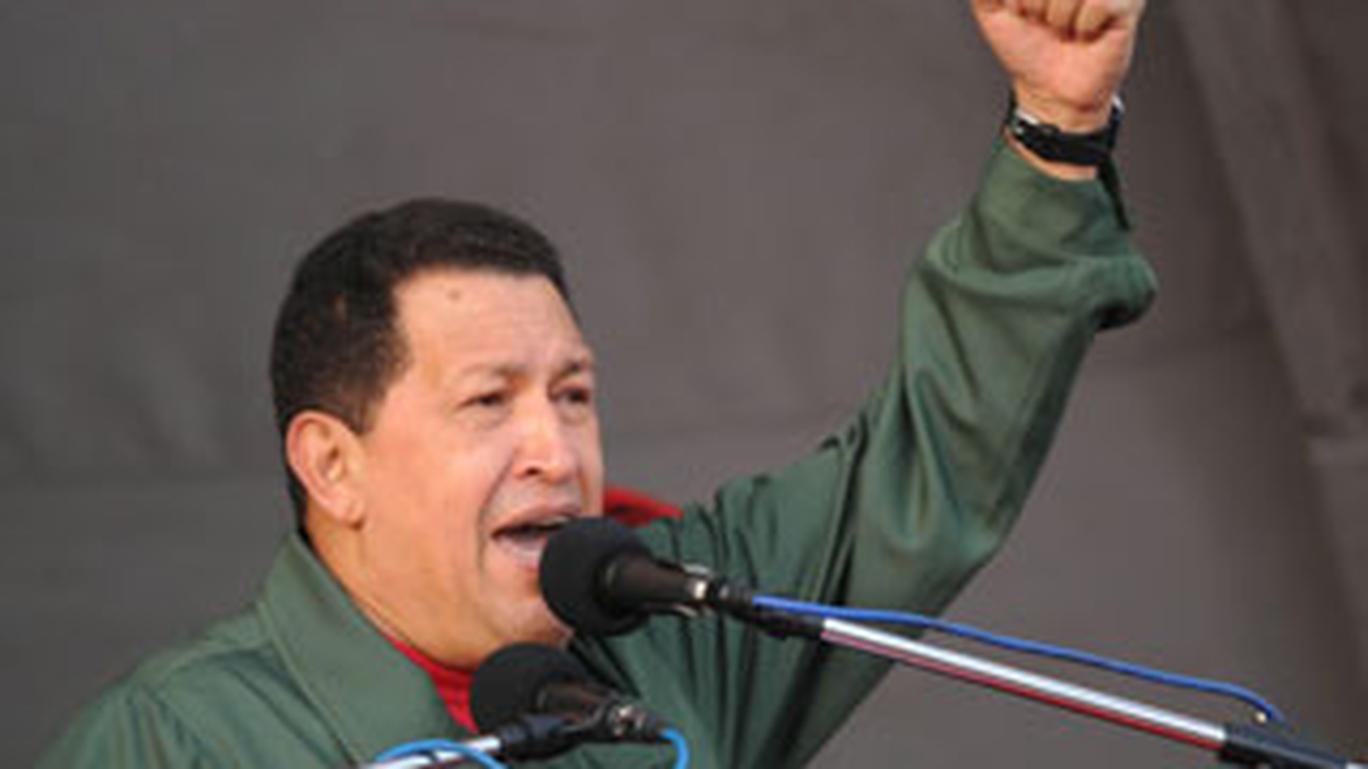 Venezuelenii au lansat hamburgerul McChavez