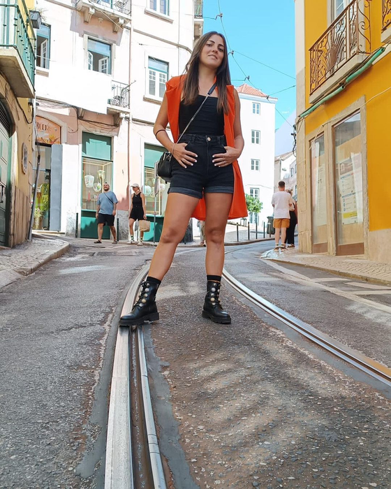 O mai ții minte pe călugărița care a câștigat Vocea Italiei? A renunțat la viața la mănăstire și arată ca la un concurs de Miss