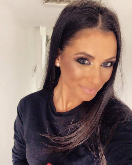 Roxana Vancea s-a pozat topless! Fotografia care i-a lăsat fără cuvinte pe fani