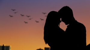 O femeie i-a spus iubitului bogat că are o boală nemiloasă și el i-a dat bani. Ce a făcut cu ei imediat