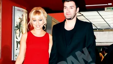 Stilistul revistei Ciao! a dat verdictul!  Laura Cosoi, Andra sau Adela Popescu? Vezi aici cine s-a imbracat cel mai bine in 2011