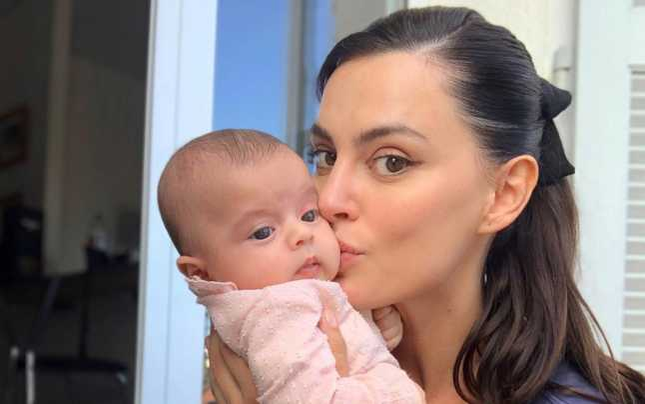 Catrinel Menghia, complet goală pe internet! Fotomodelul nu pierde vremea în autoizolare. FOTO