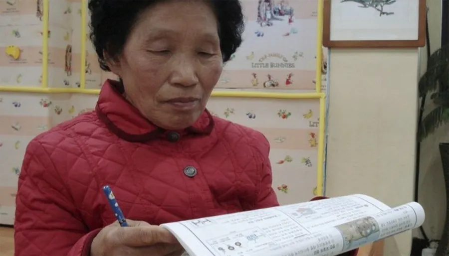 Femeia din imagine a reușit să ia carnetul de șofer din a 960-a încercare