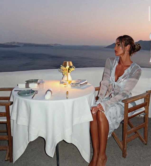 Diana Munteanu a dat România pe Santorini. Imagini spectaculoase din escapada în Grecia