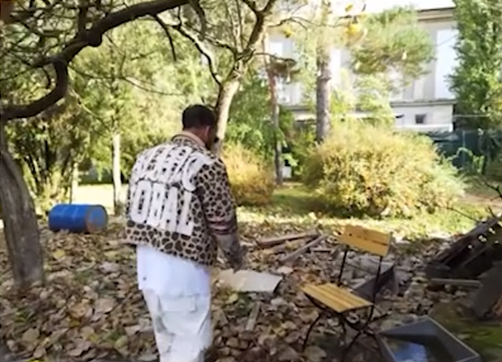Artistul filmează pe vechile platouri