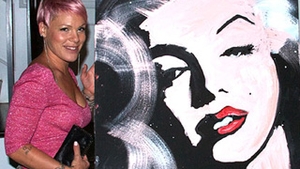Pink a dat 20.000 de dolari pe un tablou