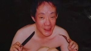 A impuscat o tanara in cap in timp ce-i recita poezii apoi a prajit-o in tigaie!