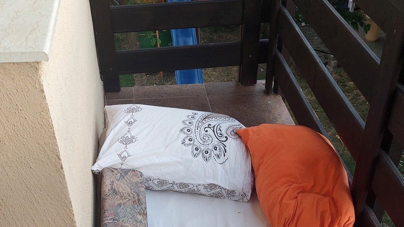 Viralul zilei! Un tânăr din Cluj-Napoca și-a închiriat balconul pentru cazare, pe perioada festivalului Untold 2022. Câți bani cere