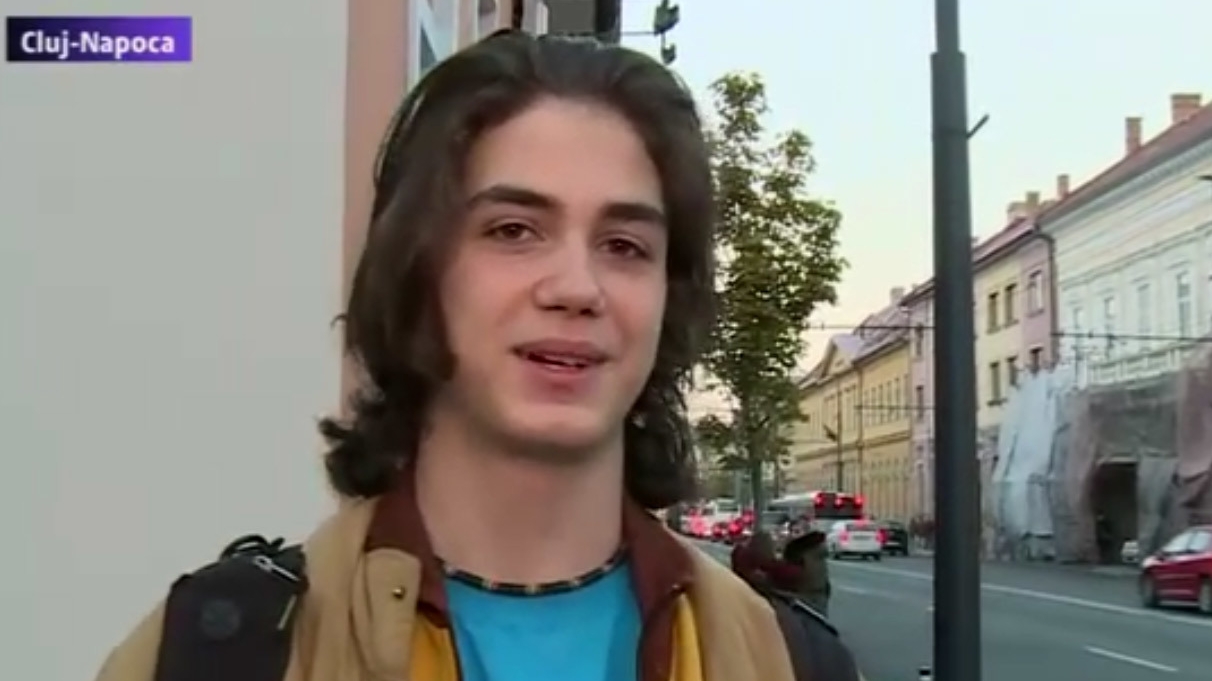 Elevi daţi afară din şcoală pentru că purtau părul prea lung