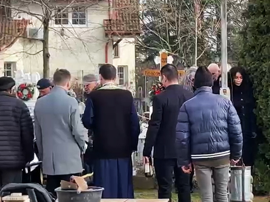 Înmormântarea mamei Mihaelei Rădulescu
