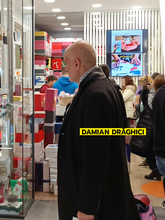 Damian Drăghici pare ușor ieșit din formă