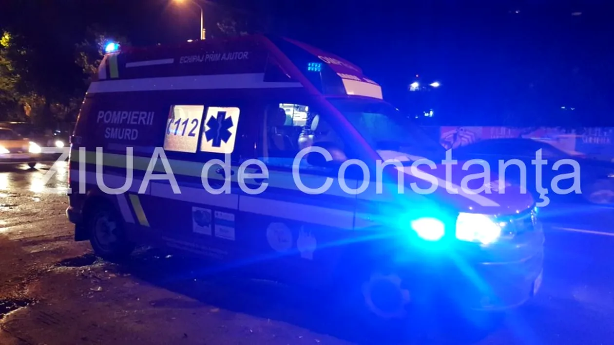 O ambulanță, implicată într-un accident în Constanța: un copil de 3 ani și mama lui au fost răniți