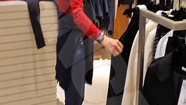 Anca Turcasiu, lasata singura de sotul ei! Dupa ce s-a vorbit ca divorteaza, paparazzii au gasit-o facand ASTA in parcare!